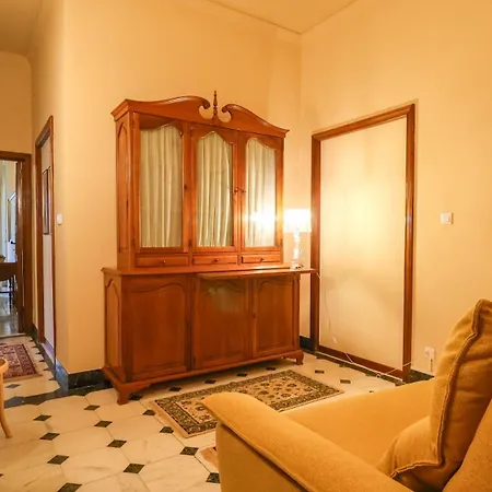 Tuscan House With Garden - With Wi-fi, Free Parking *