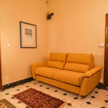 Tuscan House With Garden - With Wi-fi, Free Parking Apartment