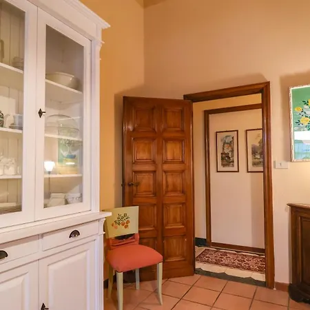 Tuscan House With Garden - With Wi-fi, Free Parking