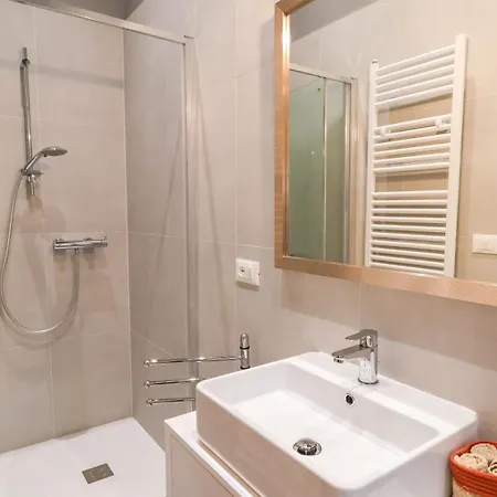 Tuscan House With Garden - With Wi-fi, Free Parking *